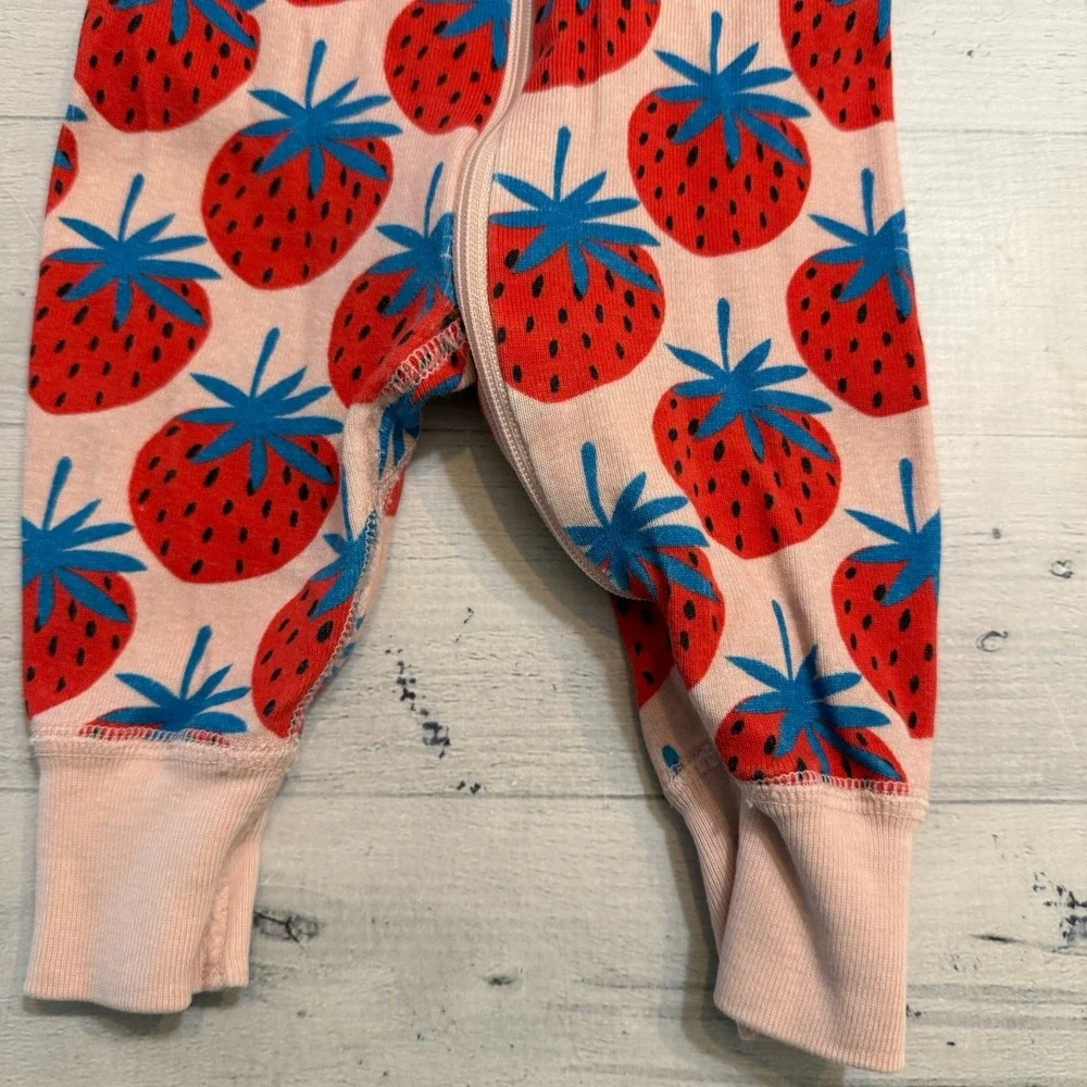 Hanna Andersson baby pink‎ strawberry one piece footless pajamas 50 0-3 months